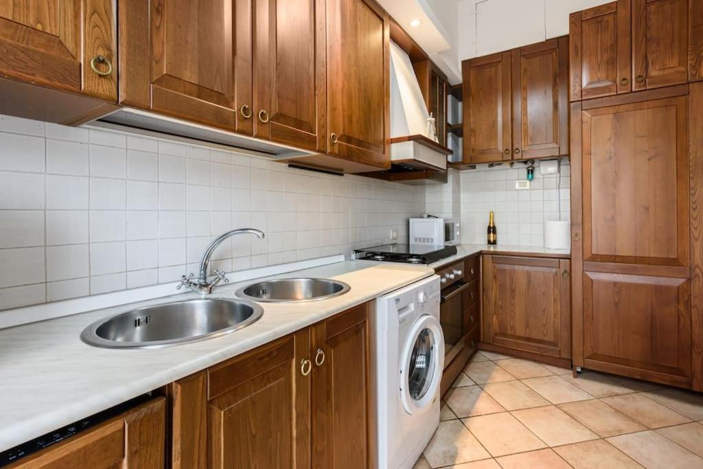Parking & Wifi City Walls Apartment بستويا المظهر الخارجي الصورة